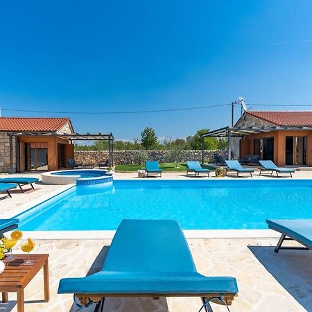 New! Promina Luxury Villa With 72Sqm Heated Pool, Jacuzzi, Infrared Sauna, Tennis Court, Media Room Bogatić Eksteriør bilde