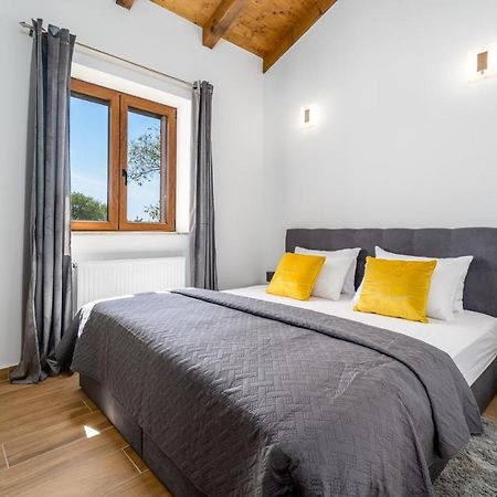 New! Promina Luxury Villa With 72Sqm Heated Pool, Jacuzzi, Infrared Sauna, Tennis Court, Media Room Bogatić Eksteriør bilde