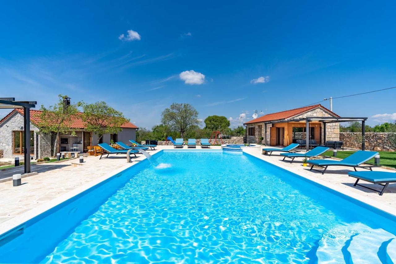 New! Promina Luxury Villa With 72Sqm Heated Pool, Jacuzzi, Infrared Sauna, Tennis Court, Media Room Bogatić Eksteriør bilde