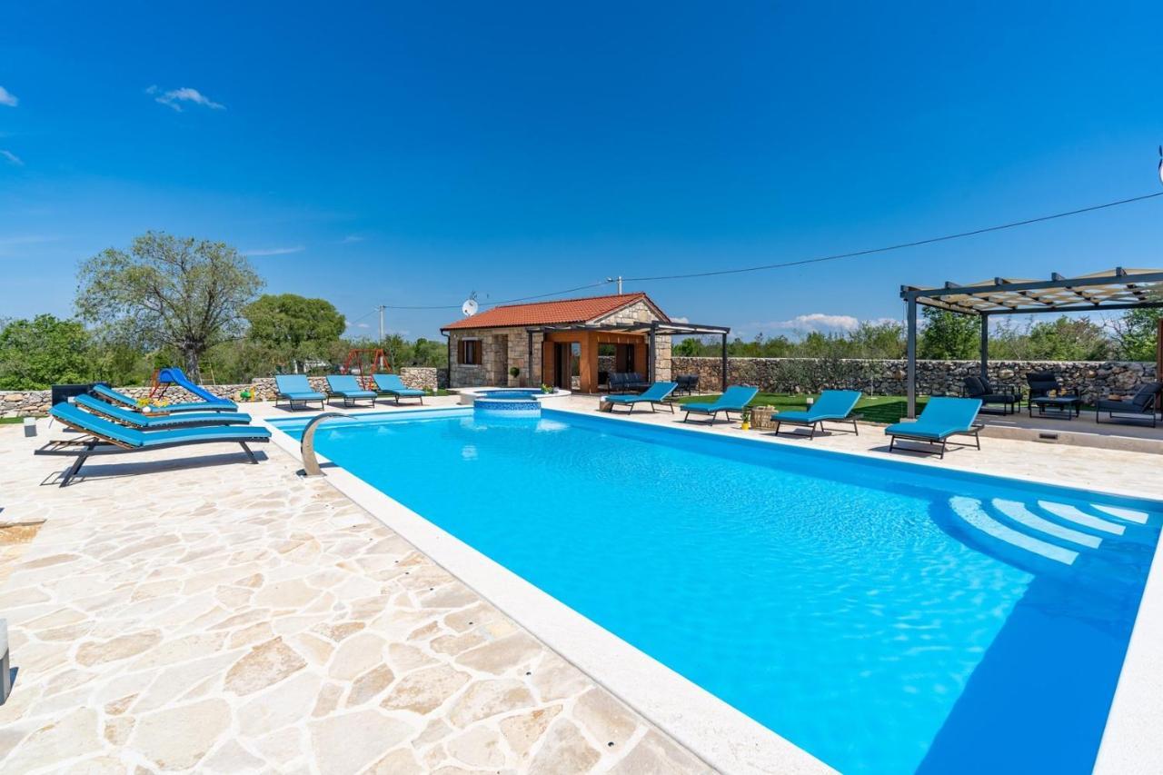 New! Promina Luxury Villa With 72Sqm Heated Pool, Jacuzzi, Infrared Sauna, Tennis Court, Media Room Bogatić Eksteriør bilde