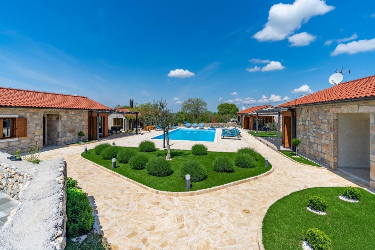 New! Promina Luxury Villa With 72Sqm Heated Pool, Jacuzzi, Infrared Sauna, Tennis Court, Media Room Bogatić Eksteriør bilde
