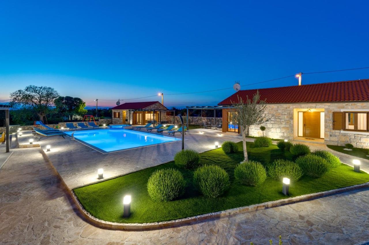 New! Promina Luxury Villa With 72Sqm Heated Pool, Jacuzzi, Infrared Sauna, Tennis Court, Media Room Bogatić Eksteriør bilde