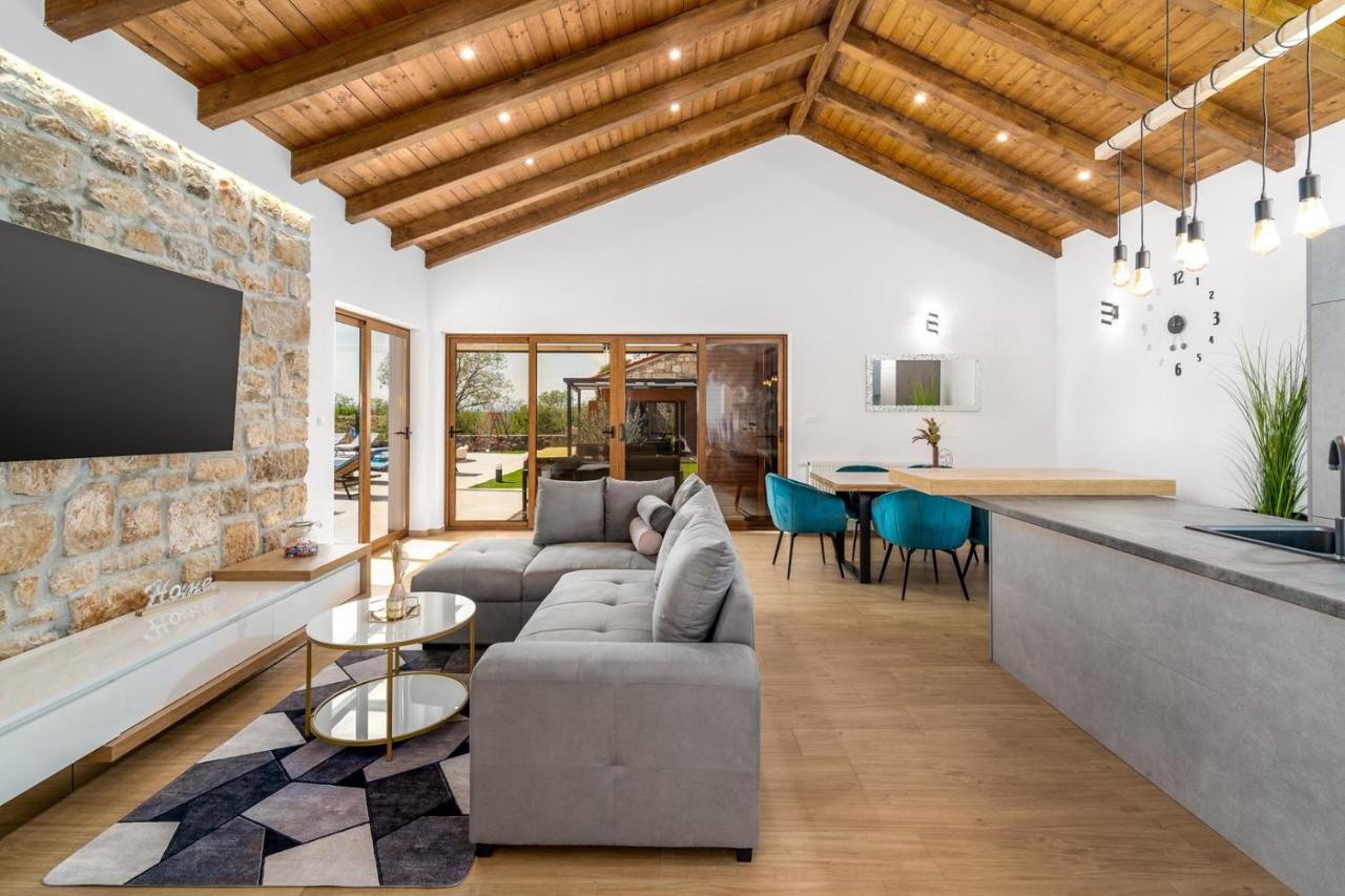 New! Promina Luxury Villa With 72Sqm Heated Pool, Jacuzzi, Infrared Sauna, Tennis Court, Media Room Bogatić Eksteriør bilde