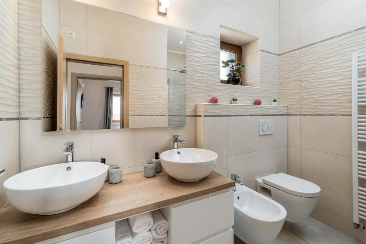 New! Promina Luxury Villa With 72Sqm Heated Pool, Jacuzzi, Infrared Sauna, Tennis Court, Media Room Bogatić Eksteriør bilde
