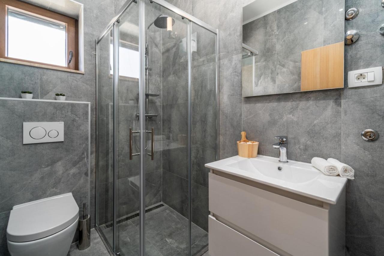 New! Promina Luxury Villa With 72Sqm Heated Pool, Jacuzzi, Infrared Sauna, Tennis Court, Media Room Bogatić Eksteriør bilde