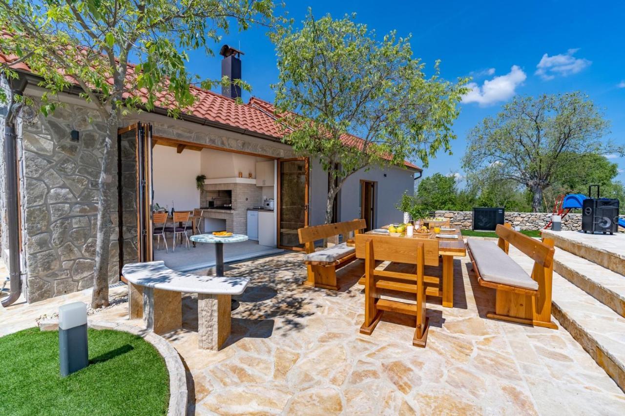 New! Promina Luxury Villa With 72Sqm Heated Pool, Jacuzzi, Infrared Sauna, Tennis Court, Media Room Bogatić Eksteriør bilde