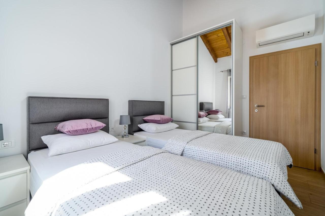 New! Promina Luxury Villa With 72Sqm Heated Pool, Jacuzzi, Infrared Sauna, Tennis Court, Media Room Bogatić Eksteriør bilde
