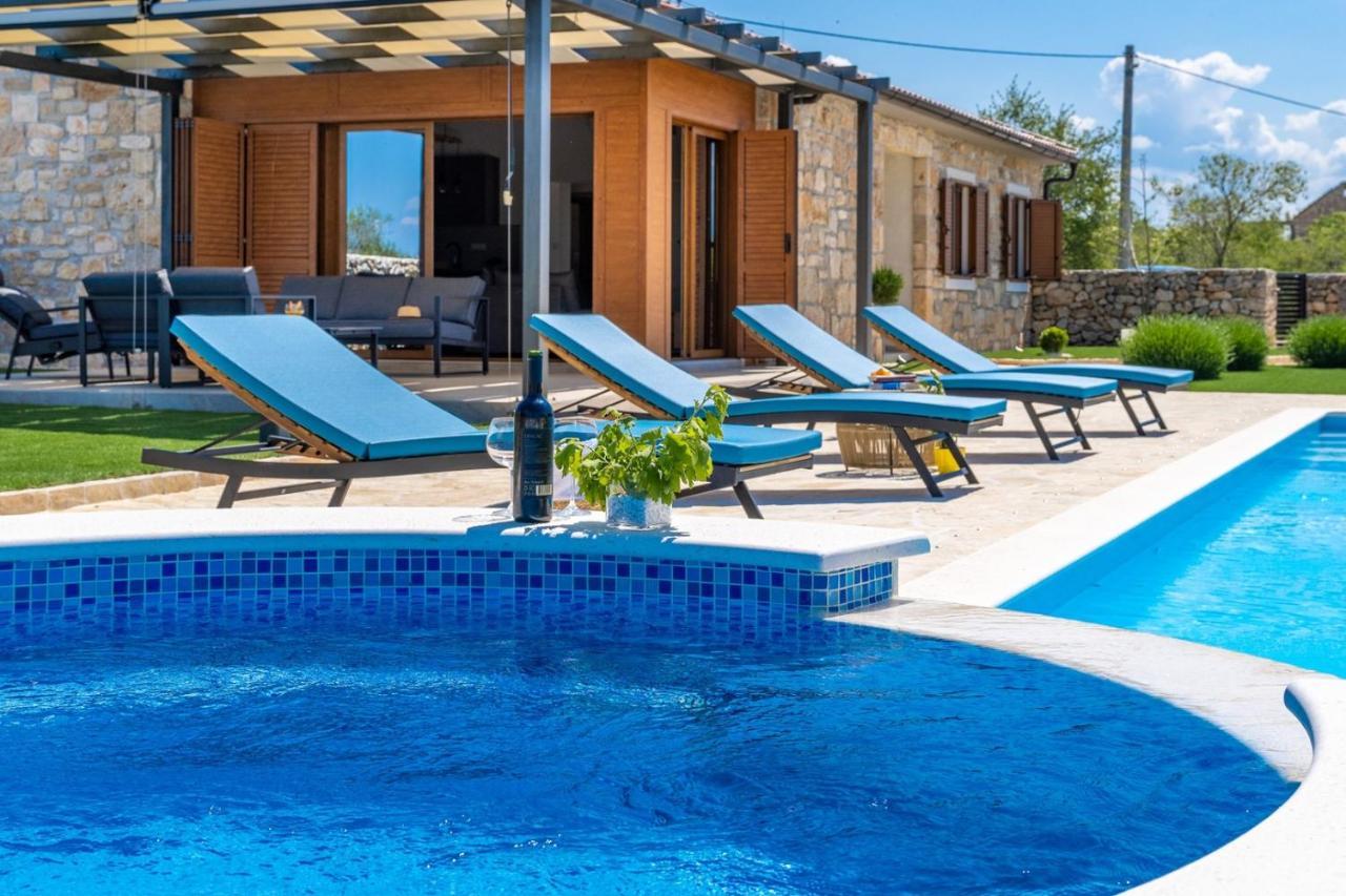 New! Promina Luxury Villa With 72Sqm Heated Pool, Jacuzzi, Infrared Sauna, Tennis Court, Media Room Bogatić Eksteriør bilde