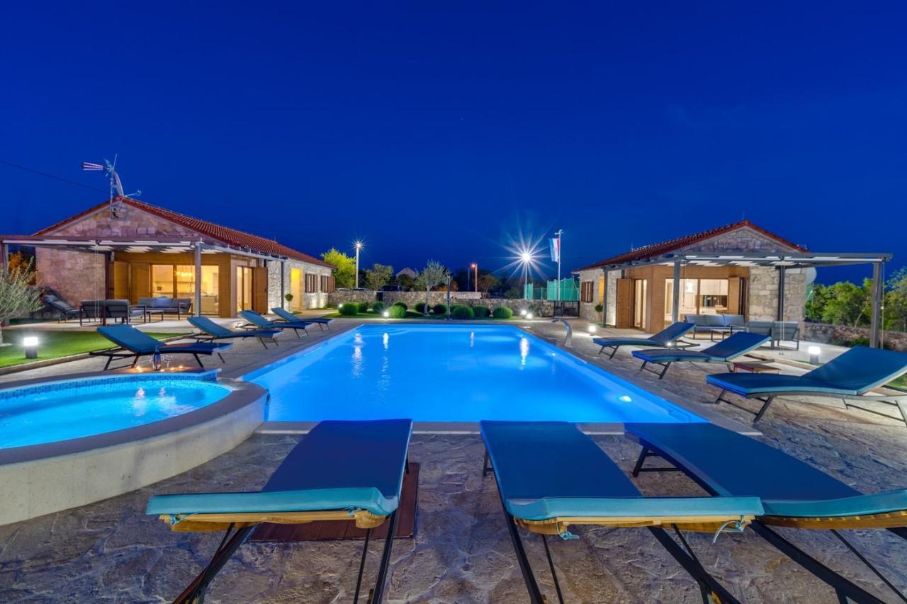 New! Promina Luxury Villa With 72Sqm Heated Pool, Jacuzzi, Infrared Sauna, Tennis Court, Media Room Bogatić Eksteriør bilde