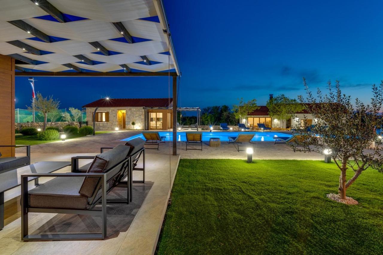 New! Promina Luxury Villa With 72Sqm Heated Pool, Jacuzzi, Infrared Sauna, Tennis Court, Media Room Bogatić Eksteriør bilde