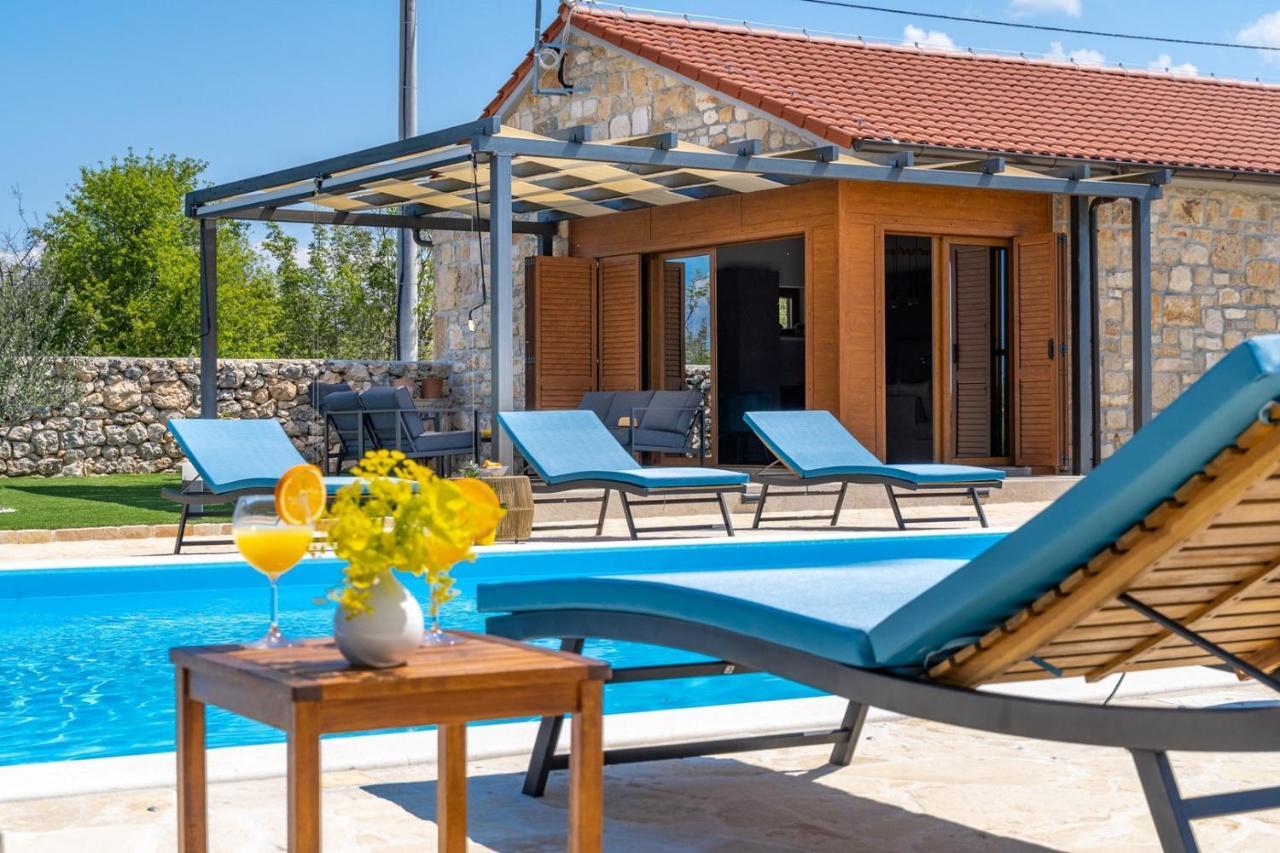 New! Promina Luxury Villa With 72Sqm Heated Pool, Jacuzzi, Infrared Sauna, Tennis Court, Media Room Bogatić Eksteriør bilde