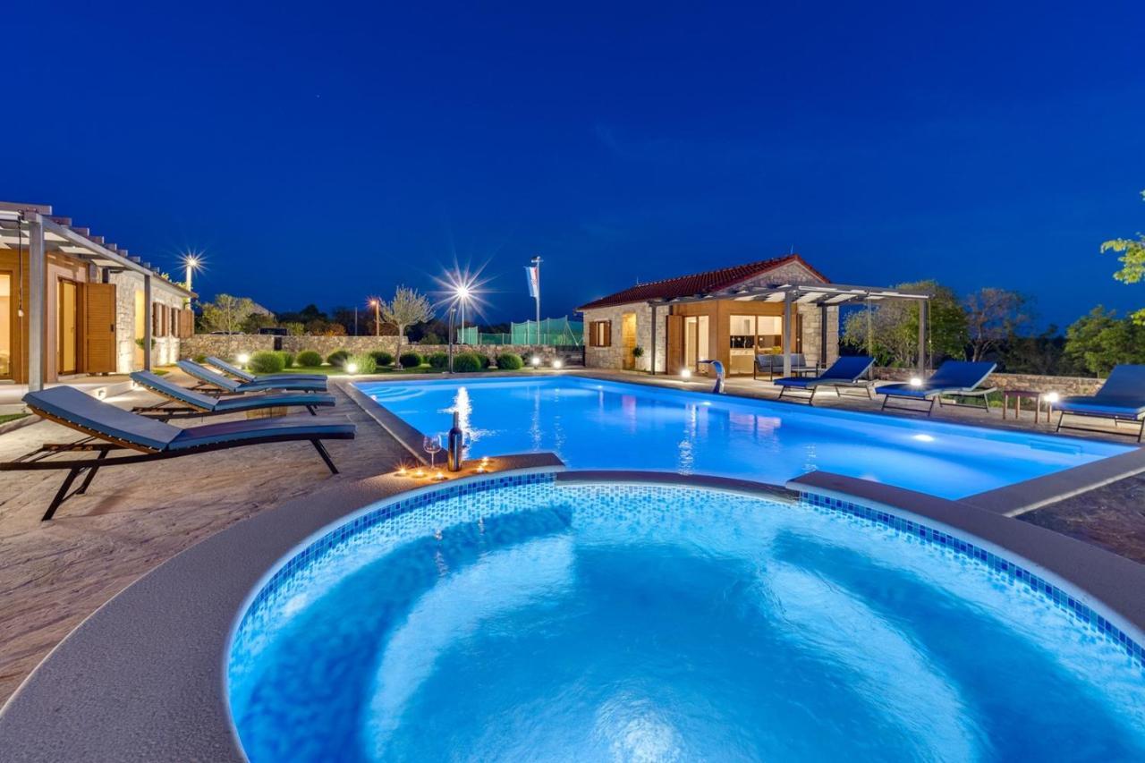 New! Promina Luxury Villa With 72Sqm Heated Pool, Jacuzzi, Infrared Sauna, Tennis Court, Media Room Bogatić Eksteriør bilde