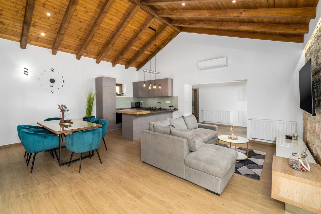 New! Promina Luxury Villa With 72Sqm Heated Pool, Jacuzzi, Infrared Sauna, Tennis Court, Media Room Bogatić Eksteriør bilde