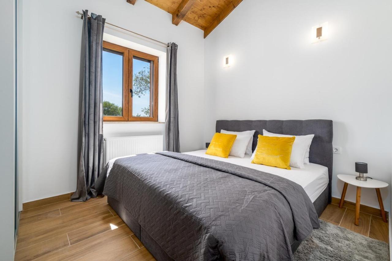 New! Promina Luxury Villa With 72Sqm Heated Pool, Jacuzzi, Infrared Sauna, Tennis Court, Media Room Bogatić Eksteriør bilde