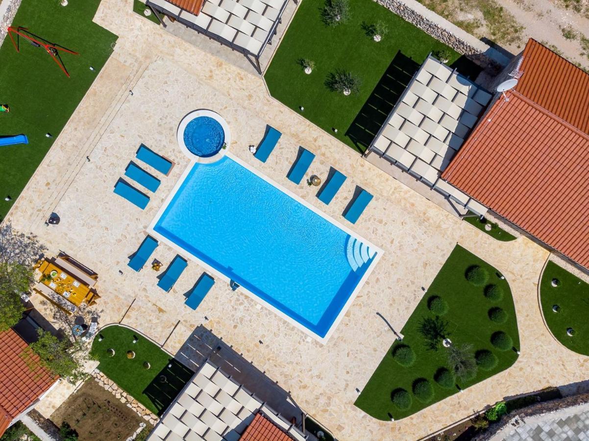 New! Promina Luxury Villa With 72Sqm Heated Pool, Jacuzzi, Infrared Sauna, Tennis Court, Media Room Bogatić Eksteriør bilde