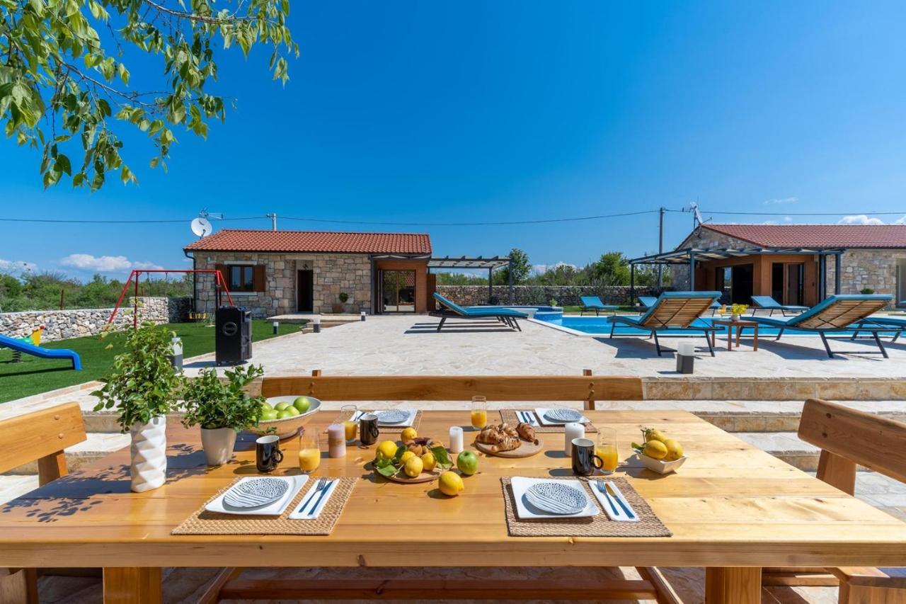 New! Promina Luxury Villa With 72Sqm Heated Pool, Jacuzzi, Infrared Sauna, Tennis Court, Media Room Bogatić Eksteriør bilde