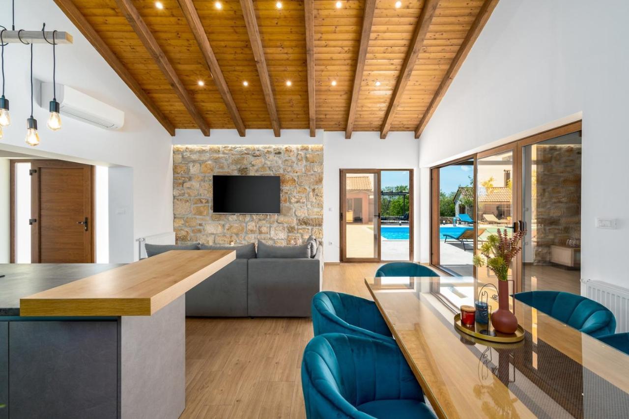 New! Promina Luxury Villa With 72Sqm Heated Pool, Jacuzzi, Infrared Sauna, Tennis Court, Media Room Bogatić Eksteriør bilde