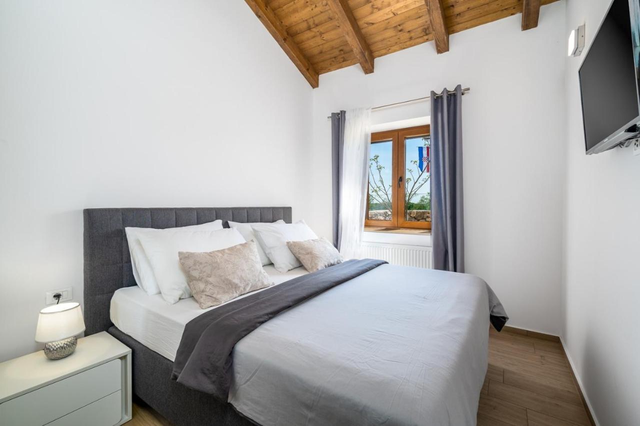 New! Promina Luxury Villa With 72Sqm Heated Pool, Jacuzzi, Infrared Sauna, Tennis Court, Media Room Bogatić Eksteriør bilde