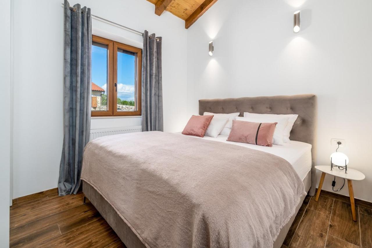 New! Promina Luxury Villa With 72Sqm Heated Pool, Jacuzzi, Infrared Sauna, Tennis Court, Media Room Bogatić Eksteriør bilde