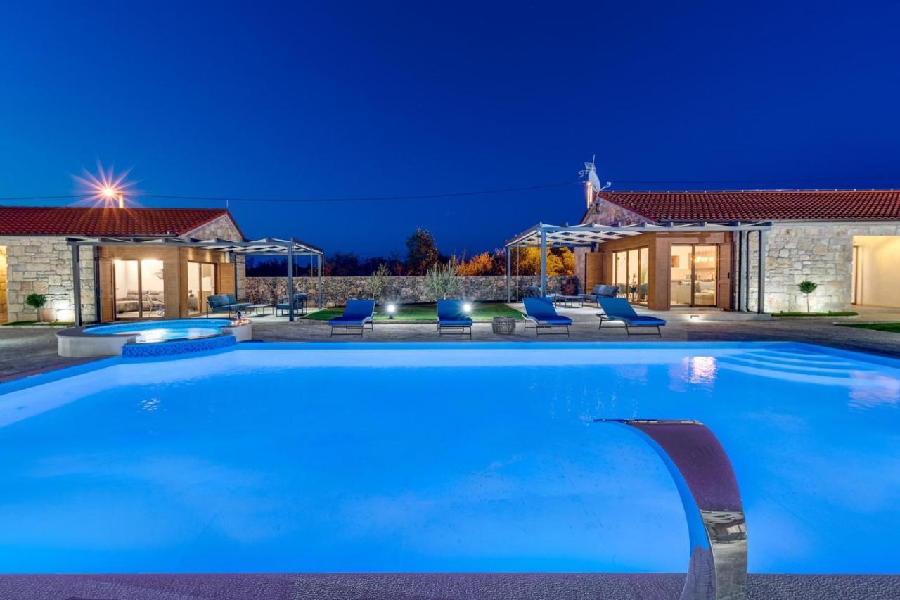 New! Promina Luxury Villa With 72Sqm Heated Pool, Jacuzzi, Infrared Sauna, Tennis Court, Media Room Bogatić Eksteriør bilde