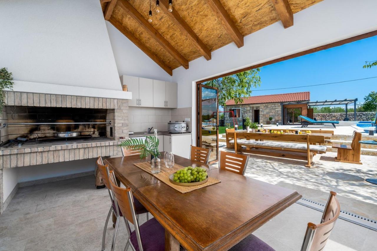 New! Promina Luxury Villa With 72Sqm Heated Pool, Jacuzzi, Infrared Sauna, Tennis Court, Media Room Bogatić Eksteriør bilde